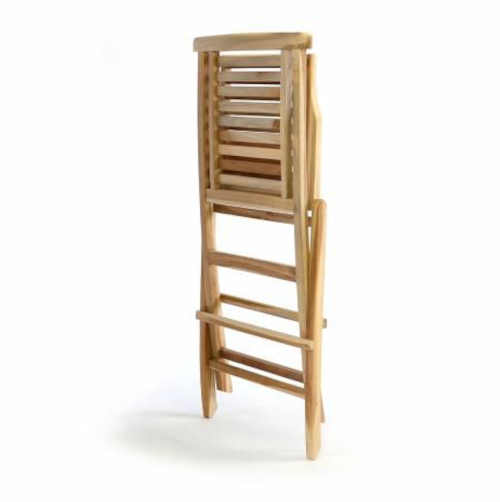židle z teakového materiálu